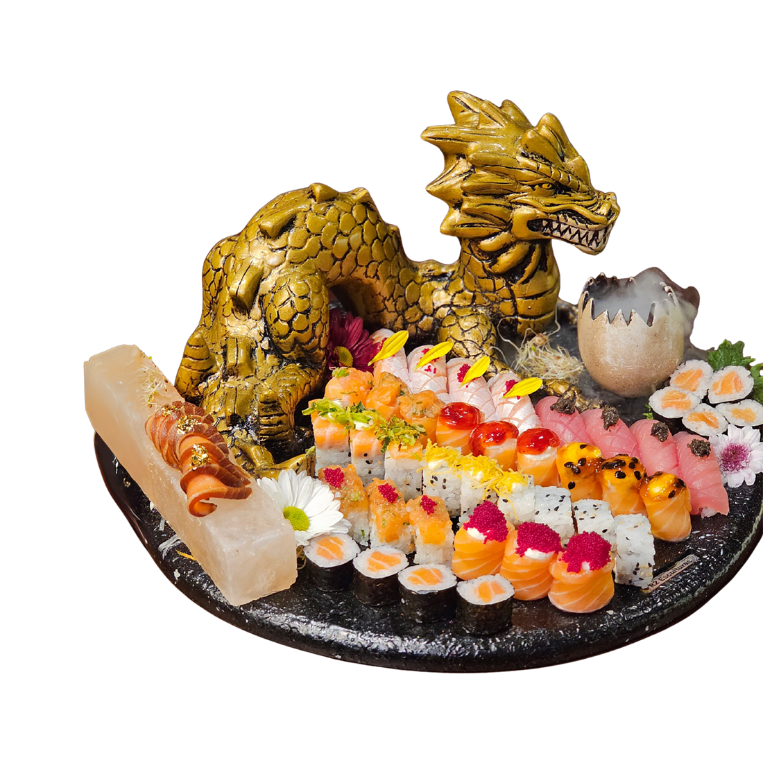 Barca do Bendito Japa com dragão dourado, sushis, sashimis e jous